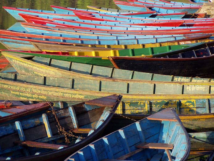 Loďky na jezeře u Pokhary
