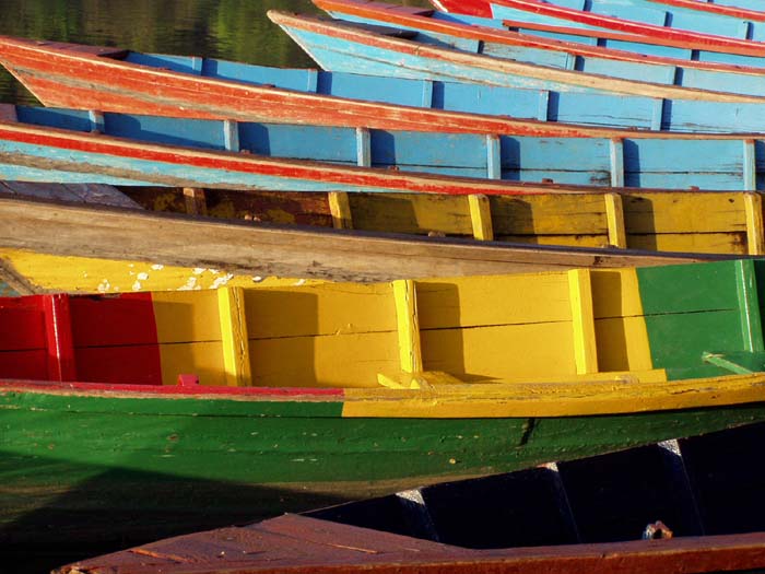 Loďky na jezeře u Pokhary