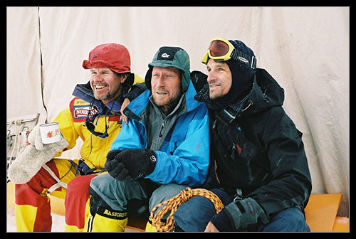 Úspěšná trojka z vrcholu: zleva Olav Store Uvlund, Josef Nežerka a Zdeněk Němec