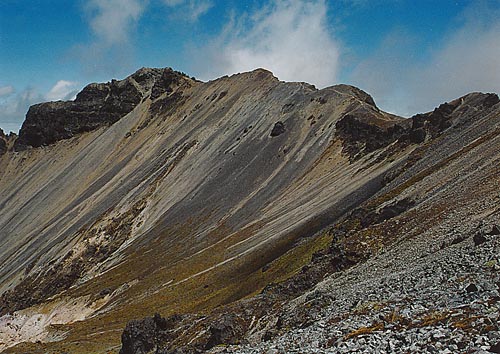 Hřeben vedoucí k vrcholu nečinné sopky Imbabura (cca 4 000 m)