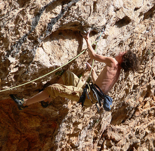 Adam Ondra v cestě Traverz de la enmiend, 8c+/9a