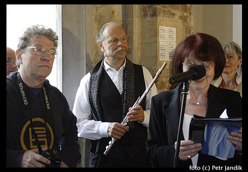 Výstavu zahájil flétnista s grandiózním knírem