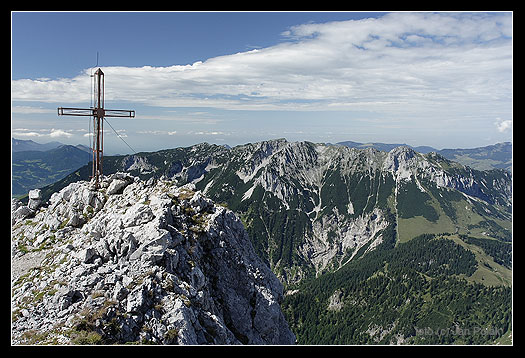Na vrcholu Kleine Halt, v pozadí Zahmer Kaiser