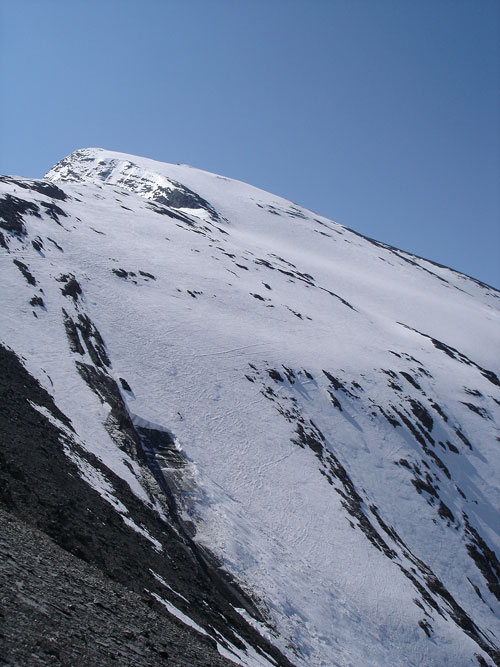 Rinderhorn, sjezd ve spádnici vrcholu, pak travers a dále nejbližším svahem