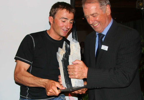 Ueli a Eiger Award z vápence přímo z hory