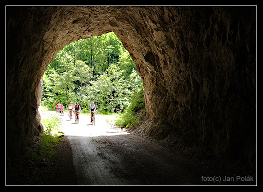 Přístupová cesta údolím potoka Grosser Bach je Eldorádem cyklistů