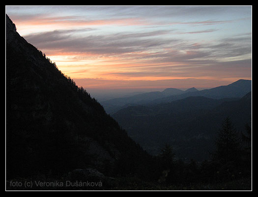 Červánky nad dolinou Lammertal