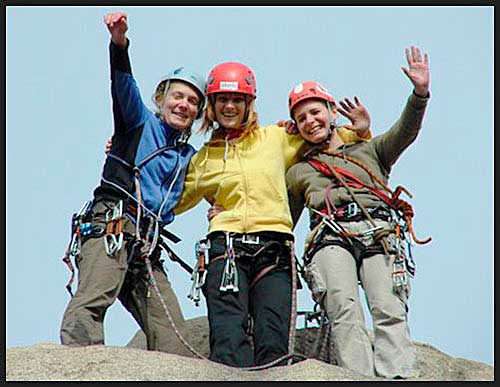 Tři šťastné ženy na vrcholu