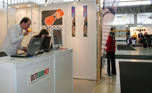 Horyinfo na veletrhu S1 Ondřej Turek na stánku reklamní sítě Outdoornet