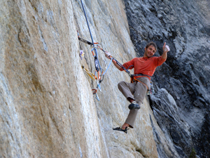 Ueli Steck na El Capu v cestě Golden Gate