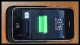 Juice Pack s vloženým telefonem. Dokud je v Juice Packu šťáva, je na displeji ikonka připojení na nabíječku.