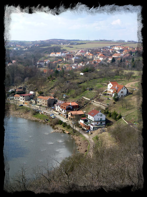 Alšova vyhlídka - pohled na rybník a Únětice