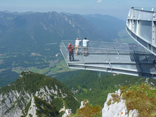 V pohledu na Garmisch - Partenkirchen vadí AlpspiX