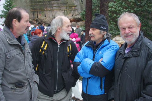 Nechyběly ani známé tváře: vpravo Karel "Kadálek" Jerhot, Joska Rakoncaj, Jirka Jániš a vlevo Luboš Oujezdský