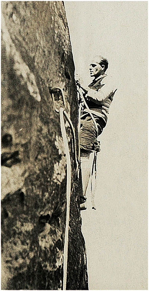 Vojta Nejedlo při prvovýstupu obtížnou Údolní cestou na Růženčinu skálu v Klokočí (1940). Spolulezkyní mu byla jeho láska a později manželka Růženka, po níž věž pojmenoval.