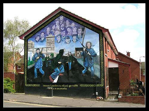 Mural znázorňuje padlé příslušníky IRA, New Lodge