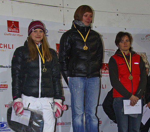Stupně vítězů, zleva Lucie Hrozová, Anna Galljamova, Stéphanie Maureau