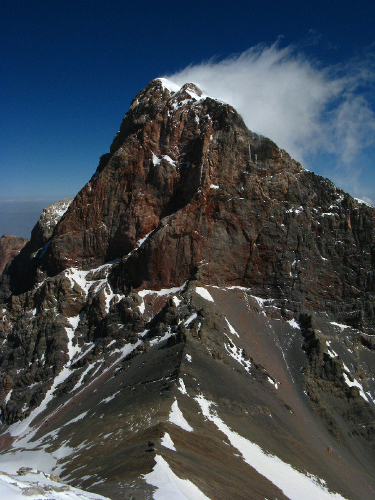 Čimtarga (5494m) během výstupu na Energiji (5120m)