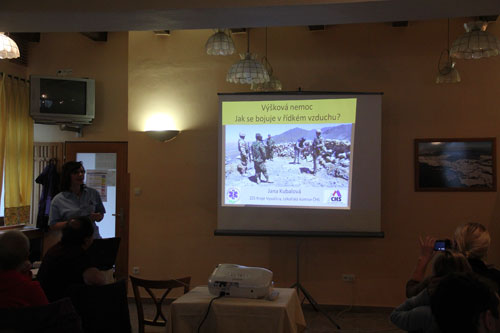 Jana Kubalová se ve své první přednášce zaměřila na problematiku pohybu vojáků ve velké nadmořské výšce