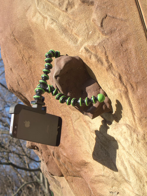 GorillaPod s držákem Glif pro iPhone 5 v chytu