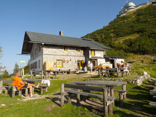 Zeppezauerhaus, nahoře horní stanice lanovka