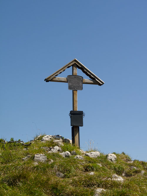 Památník, od kterého se slaňuje do Kleine Südwand