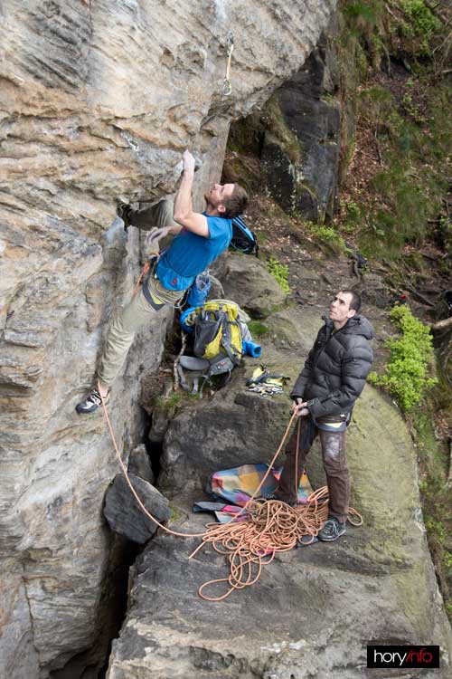 Tommy Caldwell cvaká první, jistí Honza Zbranek