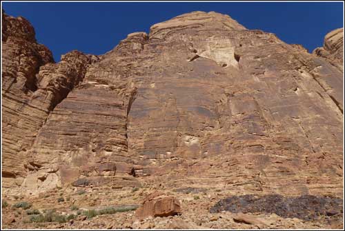 Jebel Rum - nejimpozantnější cíl horolezců ve Wadí Rum.