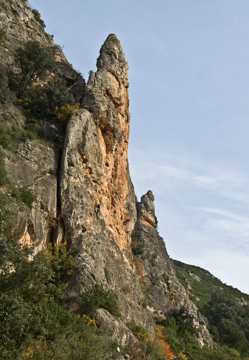 Aguja Rocha, oblast Cueva Alta
