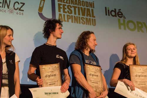 Cena za nejlepší alpský výstup 2015: Lucka Hrozová, Adam Ondra, Dušan Janák a Eliška Adamovská 