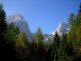 Spitzmauer (nalevo) nad kotlinou Klinserschlucht